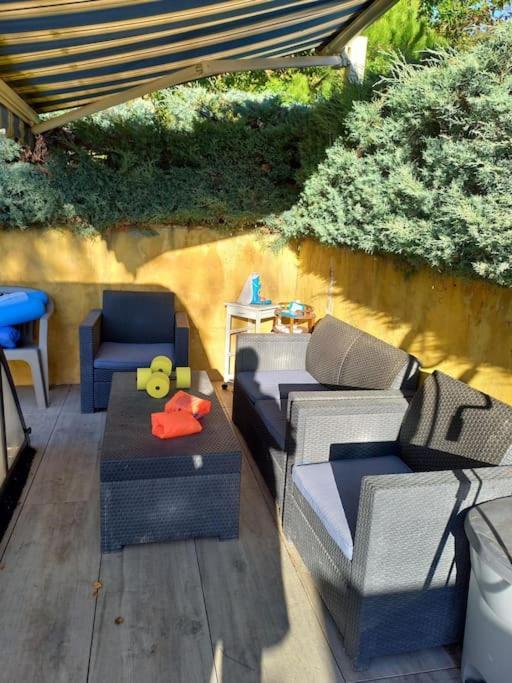 Bas De Villa, 2 Terrasses, Piscine, Spa, Sauna... Neffes Экстерьер фото